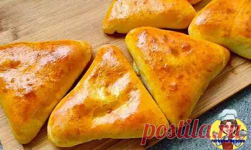 Треугольные пирожки с курицей и картошкой на кефире.