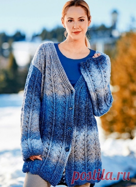 Ажурный кардиган в серо-голубых тонах

Ажурный кардиган свободного фасона связан из красивой пряжи секционного крашения.

РАЗМЕРЫ
38/40 (46/48)

ВАМ ПОТРЕБУЕТСЯ
Пряжа секционного крашения (60% полиэстера, 28% полиакрила, 12% шерсти; 110 м/50 г) — 600 (700) г в серо-голубых тонах; спицы №4,5 и 5,5; 2 вспомогательные спицы; 4 пуговицы диаметром 26 мм.

УЗОРЫ И СХЕМЫ

РЕЗИНКА
Лиц. ряды: попеременно 1 лицевая скрещенная, 1 изнаночная; в изн. рядах петли провязывать по рисунку....