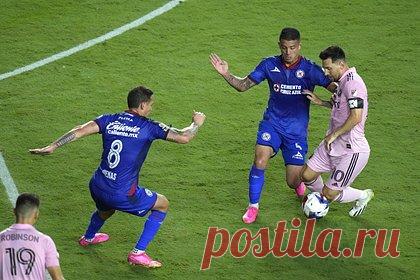 Месси оценил дебютный матч за «Интер Майами». Лионель Месси оценил свой дебютный матч за «Интер Майами». «У меня был последний шанс в игре, и я ударил, как всегда делал. Мне повезло, что мяч попал прямо в цель, вратарь не смог его отбить», — заявил форвард. Футболист вновь подчеркнул, что и он, и его семья довольны переходом в американский клуб.