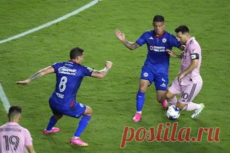 Месси оценил дебютный матч за «Интер Майами». Лионель Месси оценил свой дебютный матч за «Интер Майами». «У меня был последний шанс в игре, и я ударил, как всегда делал. Мне повезло, что мяч попал прямо в цель, вратарь не смог его отбить», — заявил форвард. Футболист вновь подчеркнул, что и он, и его семья довольны переходом в американский клуб.