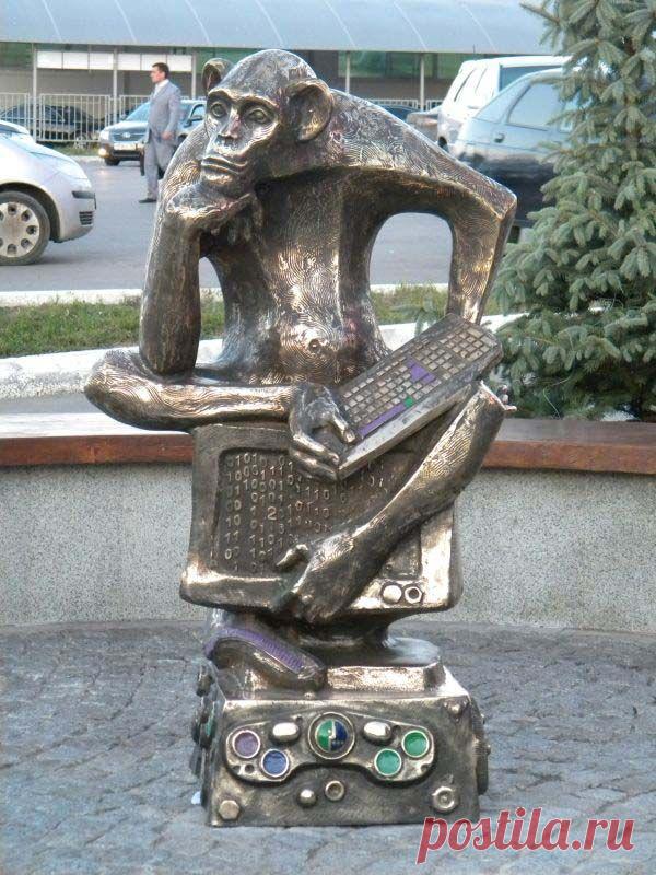 Памятники всего мира - Памятник интернету