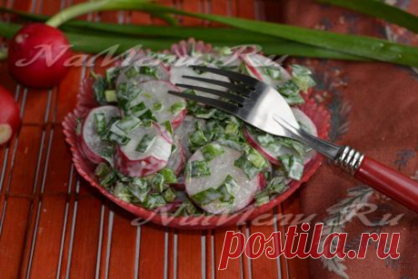 Салат с редисом и черемшой