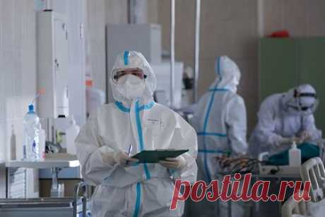 Иммунолог дал прогноз по заболеваемости COVID-19 в России летом. Летом в России ожидается затишье по ситуации с коронавирусом. Такой прогноз по заболеваемости COVID-19 дал врач-иммунолог, кандидат медицинских наук Николай Крючков, сообщает «Доктор Питер». «Сейчас я не вижу того &quot;конкурента&quot; [омикрон-штамма], который может летом вызвать всплеск заболеваемости», — сказал он.
