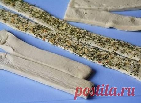 Хрустящие завитушки с крабовыми палочками и сыром