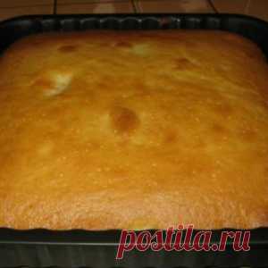 Воздушный и безумно вкусный пирог на скорую руку: не стыдно и к праздничному столу предложить!