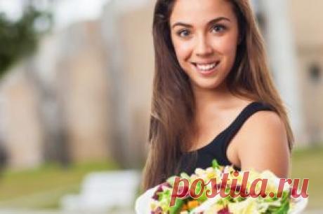 Рацион для жары: что полезно, а что вредно, когда на градуснике за 30 | АиФ Кухня