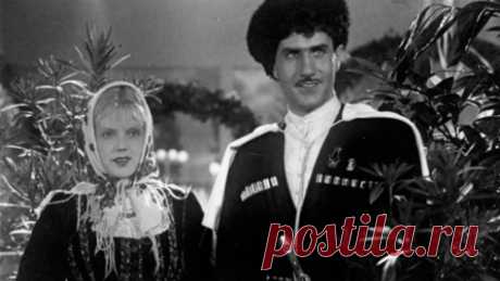 Свинарка и пастух (1941) Черно-белый советский художественный фильм Свинарка и пастух (1941)🔹Подписаться на канал Культура: https://www.youtube.com/channel/UCik7MxUtSXXfT-f_78cQRfQ?...