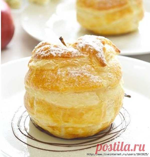 Сочные печеные яблоки в тонком слое хрустящего теста