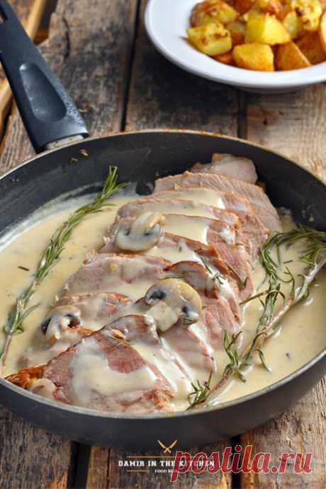 Свиной окорок с вином, сливками и грибами - Foodclub — кулинарные рецепты с пошаговыми фотографиями — ЖЖ
