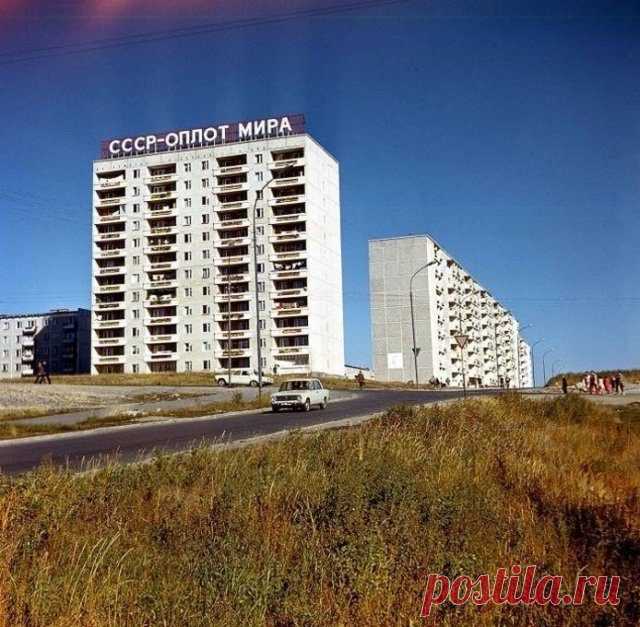 Агитационные плакаты и вывески советской эпохи / Назад в СССР / Back in USSR