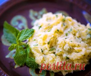 Картофельное пюре с зеленью и чесноком. | vkusnyymir