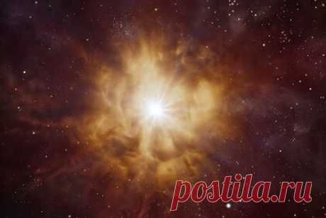 Астрономы впервые зафиксировали возможное рождение черной дыры. Группа астрономов сообщила, что она впервые наблюдали возможный процесс рождения черной дыры. Он представляет собой кратковременную вспышку гамма-излучения, которая возникает при столкновении быстро движущихся струй с окружающим газом. При этом основная масса звезды коллапсирует, а не выбрасывается в космос.