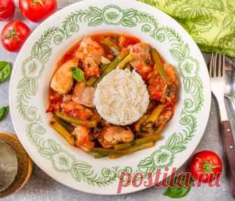 Курица в томате со стручковой фасолью на Вкусном Блоге Этим рецептом я окончательно прощаюсь с ушедшим теплом. Для приготовления этого блюда я использовала остатки сезонной стручковой фасоли – свежей и хрустящей. И процесс приготовления привожу именно для нее. Если вы будете готовить с обычной замороженной фасолью, этап с бланширование можете опустить. И да, у меня уже пошли в дело…