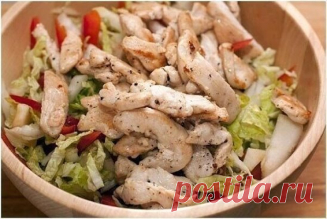 Салат с пекинской капустой и курицей 
на 100грамм - 57.96 ккалБ/Ж/У - 8.68/1.07/3.06
Ингредиенты:
Отварное куриное филе – 300г
Отварное филе кальмаров – 3 шт.
Болгарский перец – 1 шт.
Пекинская капуста – 300г
Помидоры – 2 шт.
1 среднее яблоко (кисло-сладкое, типа семеренко)
Соль, сметана(или натуральный йогурт), сок лимона
Приготовление:
1. Куриное филе нарезать кубиками, филе кальмаров – полосками или соломкой.
2. Помидоры и яблоко вымыть, обсушить, разрезать пополам, вырезать середину с семе