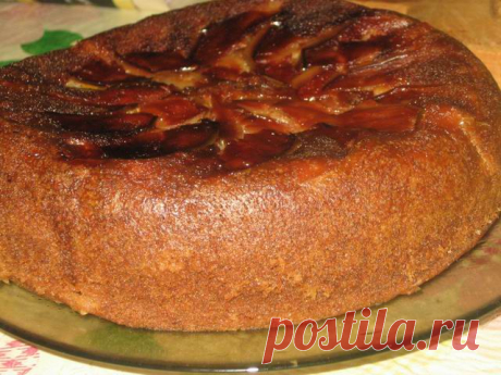 Пирог с яблоками и сгущёнкой в мультиварке.