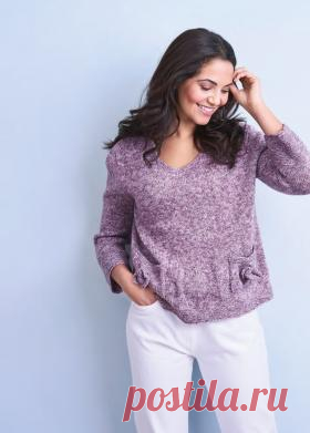 Свитер в стиле Кэжуал Простая модель женского свитера, связанного из меланжевой пряжи спицами 4 мм. Вязание всех деталей выполняется раздельно чулочной вязкой и платочным...