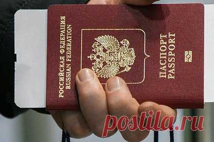 Бывшая сотрудница МВД незаконного выдала загранпаспорта почти 120 россиянам
