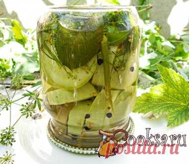 Вкусные маринованные кабачки на зиму Предлагаю вам заготовить очень вкусные маринованные кабачки на зиму. Заготавливаю такие кабачки не один год - всегда уходят на "ура". Хрустящие, ароматные - эти кабачки обязательно вам понравятся! Расчет продуктов на 2 пол-литровые баночки. Кабачки (молодые) — 300-400 г; Чеснок — 2-4 зуб.; Лист смородины, вишни, зонтики укропа ; Перец острый (по вкусу) ; Для маринада: ; Вода — 0,5 л; Соль — 1 ч.л.; Сахар — 2 ч.л.; Уксус 9% — 50 мл; Перец горошком…