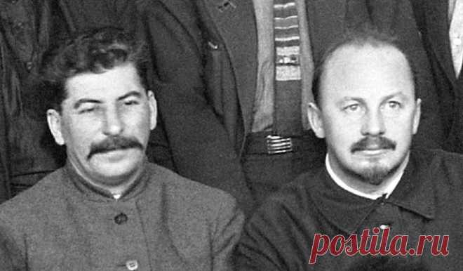 За что Сталин казнил Николая Бухарина Он был революционером с лицом святого, идеологом линии партии и всеобщим любимцем. Сталин называл его 