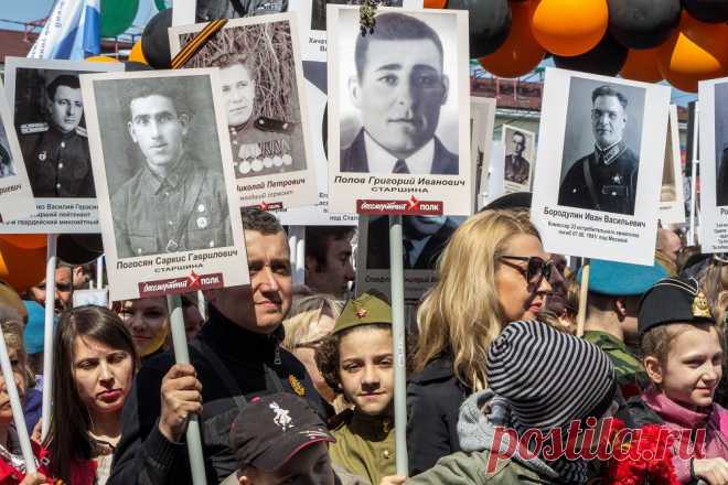 Акция "Бессмертный полк" в Калининграде  © Александр Архипов/ТАСС  | ТАСС: Общество - Живая память: акция "Бессмертный полк" в городах мира