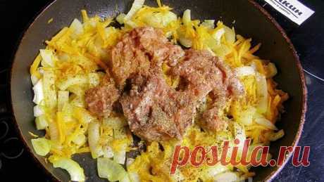 Паштет из куриной печени и куриного фарша Для сытного завтрака, перекуса или просто к чаю предлагаю приготовить паштет из куриной печени и куриного фарша. Получается этот паштет необыкновенно нежным, мягким и аппетитным, но самое важное, в нём нет никаких консервантов и красителей, а только натуральные продукты. Паштет можно намазывать на хлеб или поджаренный тост, а также использовать как начинку для блинчиков или для прослойки закусочных тортов.

Ингрединеты:
фарш курины...