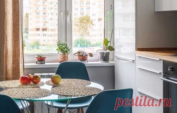 Планировка маленькой кухни в хрущевке: 3 варианта от профи Как на кухне 6,33 квадрата найти место для барной стойки, систем хранения, всей необходимой бытовой техники и даже посудомоечной машины