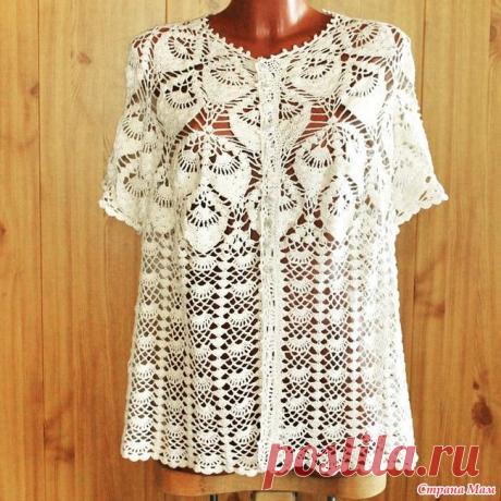 . Связала для себя и дочки. Понравилась модель, зацепила и связала. Кофточка на пуговках. Я ее называю винтажной, потому что мне нитки достались по наследству, у них нет даже названия, им наверное лет 30. Вязала крючком №2.
