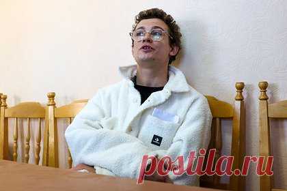 Режиссер фильма о Жириновском отреагировал на новость о лишении Кологривого роли. Режиссер фильма о политике Владимире Жириновском Александр Баранов отреагировал на новость о том, что актера Никиту Кологривого лишили роли лидера ЛДПР из-за дебоша в баре. Кинематографист отметил, что у артиста будет возможность принять участие в проекте, несмотря на скандал, если он удачно пройдет кастинг.