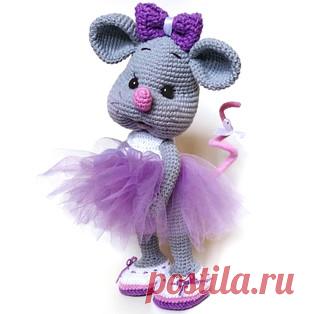 Мышка амигуруми. Схемы и описания для вязания игрушек крючком! Бесплатное дополнение к мастер-классу Татьяны Макаровой от @buba.toy по вязанию мышки крючком. Высота вязаной игрушки около 23 см без учёта ушек. Для…