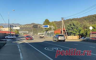 Движение по автотрассам между Адлером и Красной Поляной возобновили в прежнем режиме. В скором времени на дороги вернут соответствующие дорожные знаки