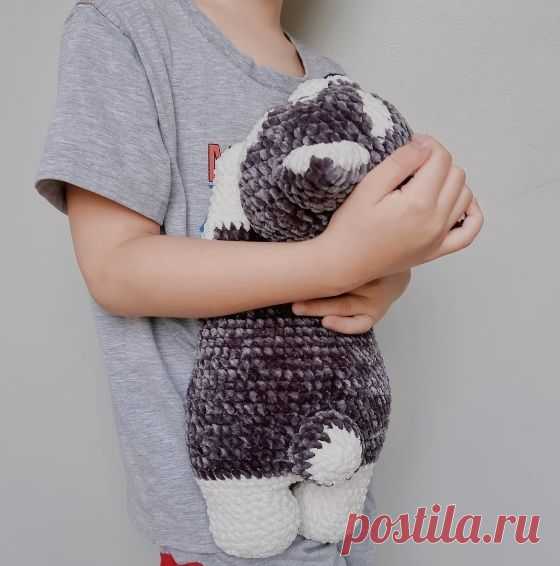 Твой верный помощник: детская игрушка-компаньон

Вязаная собачка, излучающая доброту и дружелюбие.