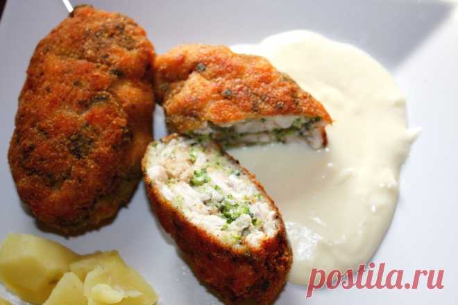 Рубленые куриные котлеты с брокколи. 
Отличный рецепт вкуснейших хрустящих котлет из рубленого куриного мяса и брокколи.