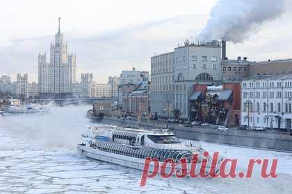 Москвичей предупредили о сильном похолодании. С 12 по 14 января в Московском регионе ожидается сильное похолодание. Об этом жителей столицы и области предупредил научный руководитель Гидрометцентра России Роман Вильфанд. В четверг, 11 января, утром столбики термометров покажут от минус двух до нуля градусов Цельсия.