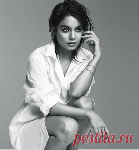 У американских женщин на ушах бриллианты, на шее жемчуга, на руках алмазы... А у наших женщин на ушах лапша, на руках дети, на шее Муж.