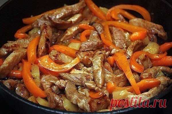 Мясо по-тайски Друзья, давайте приготовим очень простой рецепт мяса по-тайски. Мясо очень гармонично сочетается с овощами и вторыми блюдами, вообщем просто пальчики оближешь. Иногда это блюдо готовится с ибирем, лимоном...