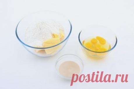 Проверенный метод выпечки прекрасных капкейков менее, чем за 30 мин

Данная статья является переводом и все повествование от первого лица происходит от кондитера Кэтрин Ван Зил.

Этот рецепт капкейков в формочках приведет в восторг и кондитеров, и их покупателей. Это один из моих любимых рецептов для выпечки, которую я готовлю для семьи и клиентов, самый быстрый и простой способ приготовить капкейки из всех, что я знаю. Вы просто не сможете ошибиться во время готовки этого...