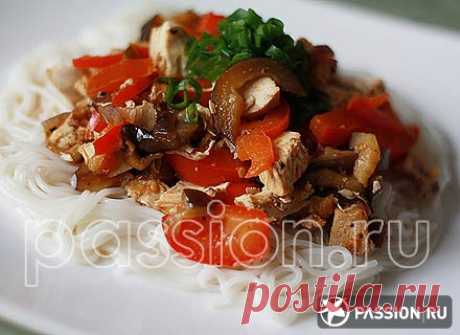 Лапша с овощами и курицей | passion.ru