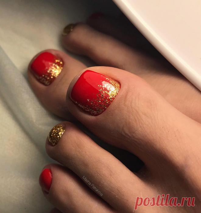 Модные тенденции педикюра, 25 идей дизайна. Модные тенденции педикюра нужно время от времени отслеживать, потому что появляется столько интересных идей!

25 идей дизайна ногтей ⤴ Кликайте на фото, чтобы посмотреть идеи