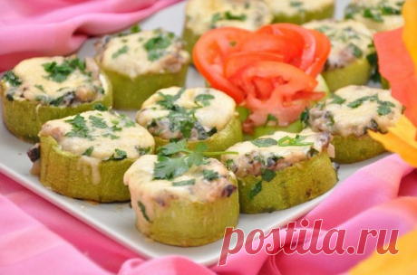 Грибной жульен в кокотнице из кабачка