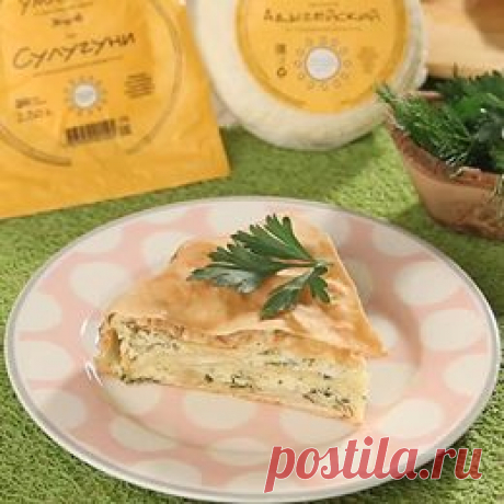 Пирог с сулугуни и адыгейским сыром