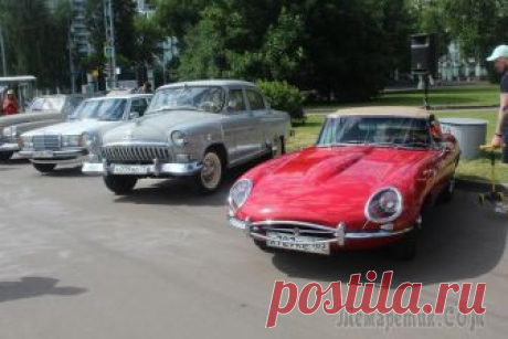 Bosch Moskau Klassik 2018 Летом нынешнего года в Москве уже в седьмой раз стартовало ралли старинных автомобилей Bosch Moskau Klassik. Возле главного входа старинного московского парка «Сокольники» собралось полсотни уникальны...