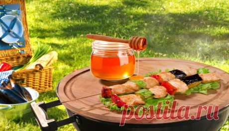 Домашние рецепты. Ароматный шашлык из курицы в маринаде из пива и мёда