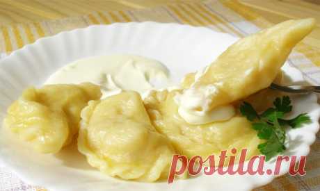 Попробовав вареники по этому рецепту я обалдела! Какие они вкусные, нежные, прямо воздушные и легкие! Просто невероятно!