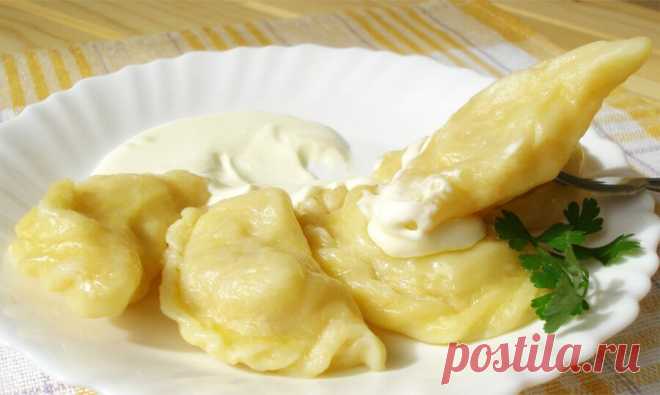 Попробовав вареники по этому рецепту я обалдела! Какие они вкусные, нежные, прямо воздушные и легкие! Просто невероятно!