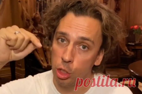 «Воющий Убегалкин». В Сети громят мужа Пугачевой за песни Цоя и Шатунова. «Жрать захочешь, не так раскорячишься! Скоро этот беглый клоун напялит на себя перья и стразы и затянет эмигрантские романсы в кабаках»,- уверены комментаторы.