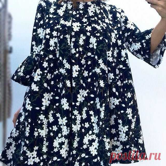 Дизайнерское платье-туника из плотной байки
Можно носить как платье с плотным колготками или как тунику с лосинами
Для беременных незаменимым вещь!
WhatsApp/Viber +7(905)707122