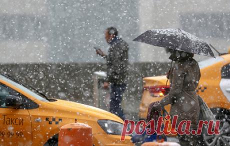 В России вводится запрет на работу в такси при наличии нескольких неоплаченных штрафов. Среди других ограничений - отсутствие аттестации на знание расположения и путей подъезда к памятникам истории и культуры, зданиям госорганов, медицинским, спортивным, транспортным и другим объектам, а также на знание действий в случае ЧС