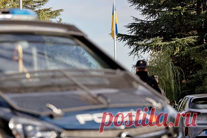 На Украине задержали нелегальных торговцев оружием. В Днепре правоохранители ликвидировали канал нелегальной продажи оружия, сообщил офис генерального прокурора Украины. Обвинение в незаконном обращении с оружием предъявлено трем лицам. «По данным следствия, подозреваемые незаконно хранили вооружение без разрешения с целью сбыта», — сказано в сообщении.