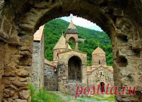 Բարի լուրի լույս Հայոց աշխարհիս 🇦🇲

Հայր մեր որ յերկինս ես,
սուրբ եղիցի անուն քո.
Եկեսցէ արքայութիւն քո.
եղիցին կամք քո.
որպէս յերկինս` եւ յերկրի.
Զհաց մեր հանապազորդ
տուր մեզ այսօր.
Եւ թող մեզ զպարտիս մեր,
որպէս եւ մենք թողումք
մերոց պարտապանաց.
Եւ մի տանիր զմեզ ի փորձութիւն,
այլ փրկեա զմեզ ի չարէն:
Զի քո է արքայութիւն
եւ զօրութիւն եւ փառք
յաւիտեանս. Ամեն
✝ ❤