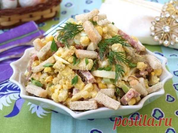 САЛАТ С СУХАРИКАМИ И КОЛБАСОЙ / Удивительная еда!